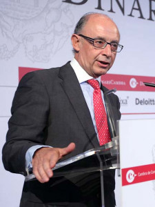 Cristóbal_Montoro,_Coordinador_dEconomia_del_Partit_Popular,_als_Dinars_Cambra,_17_doctubre_de_2011_(2)